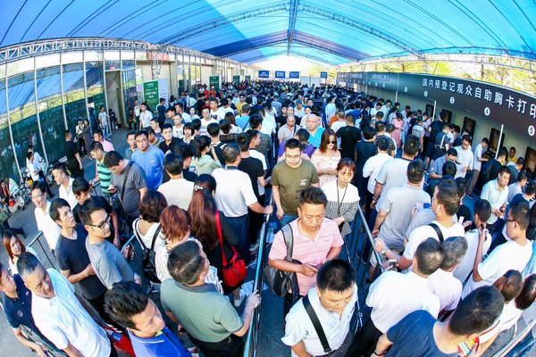 高质量发展,创新发展,展示灯饰源产地魅力 -- 第24届古镇灯博会盛大启幕