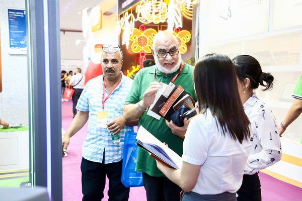 高质量发展,创新发展,展示灯饰源产地魅力 -- 第24届古镇灯博会盛大启幕